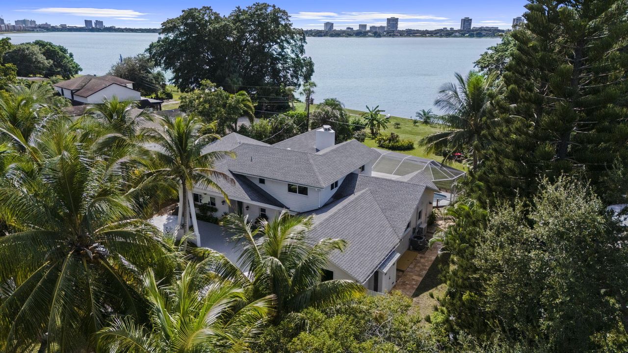 На продажу: $1,750,000 (6 спален, 4 ванн, 3611 Квадратных фут)