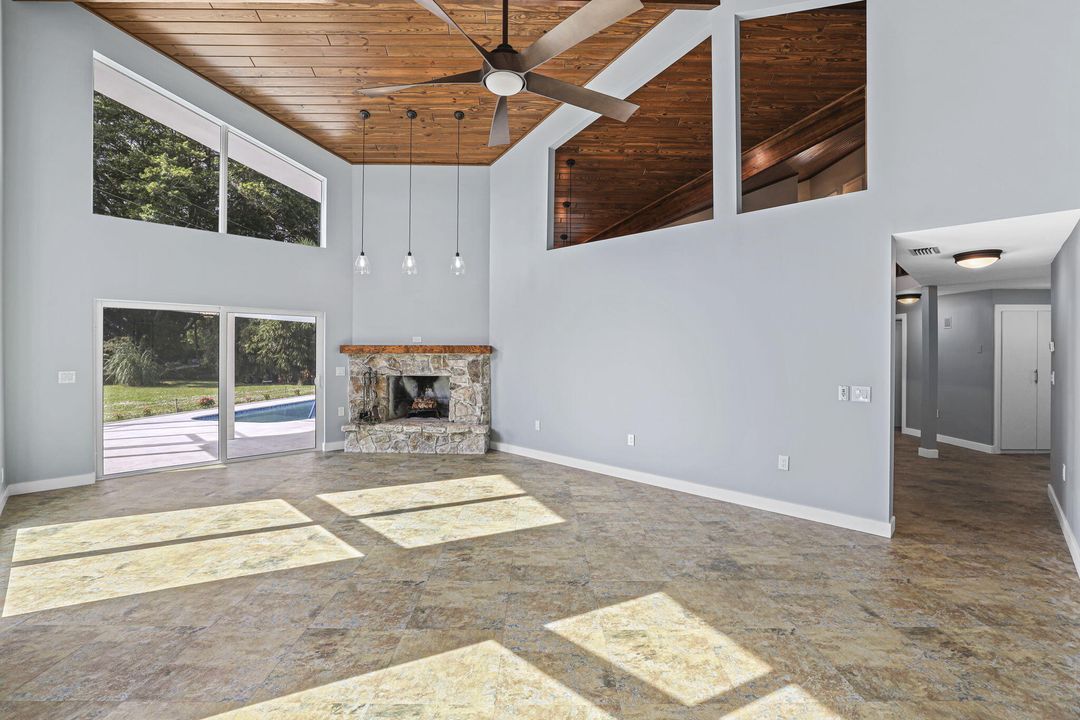 На продажу: $1,750,000 (6 спален, 4 ванн, 3611 Квадратных фут)