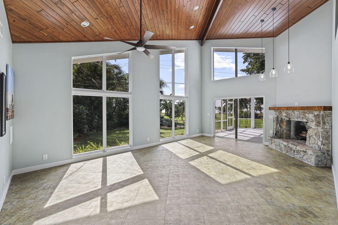 На продажу: $1,750,000 (6 спален, 4 ванн, 3611 Квадратных фут)