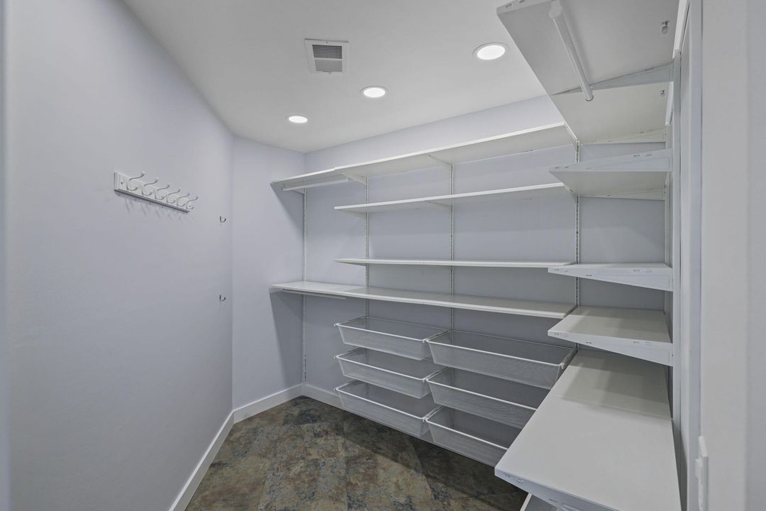 На продажу: $1,750,000 (6 спален, 4 ванн, 3611 Квадратных фут)