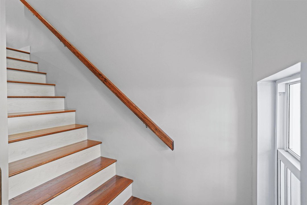 На продажу: $1,750,000 (6 спален, 4 ванн, 3611 Квадратных фут)