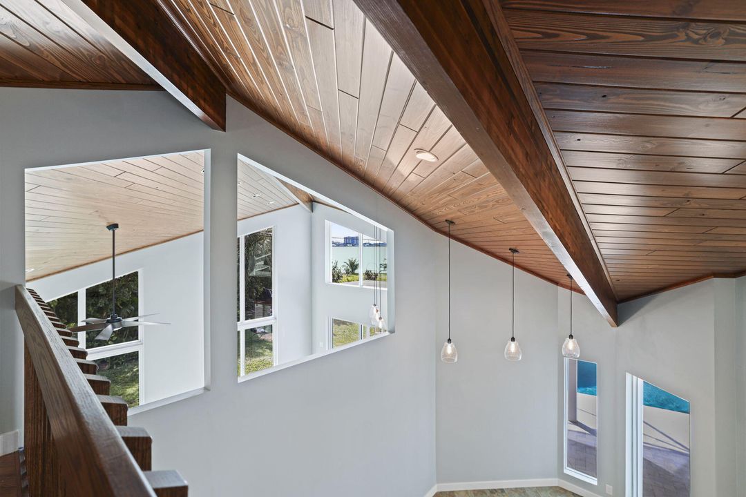 На продажу: $1,750,000 (6 спален, 4 ванн, 3611 Квадратных фут)