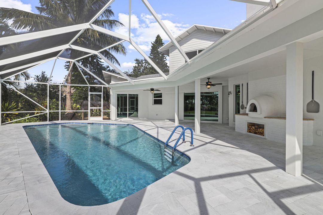 На продажу: $1,750,000 (6 спален, 4 ванн, 3611 Квадратных фут)