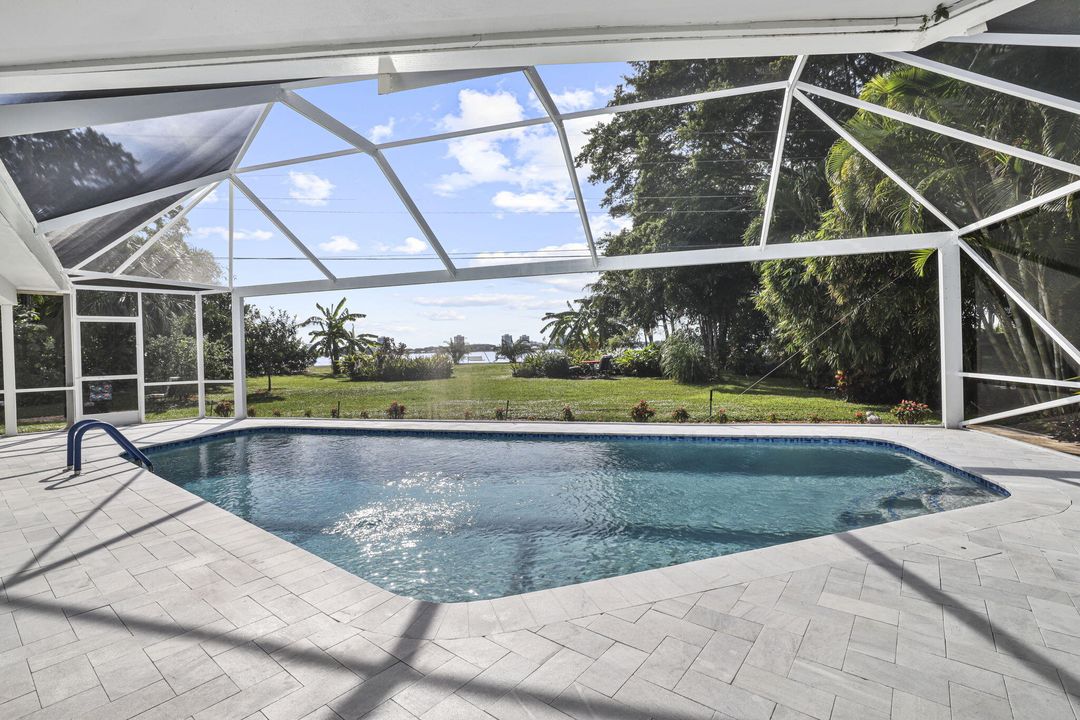 На продажу: $1,750,000 (6 спален, 4 ванн, 3611 Квадратных фут)