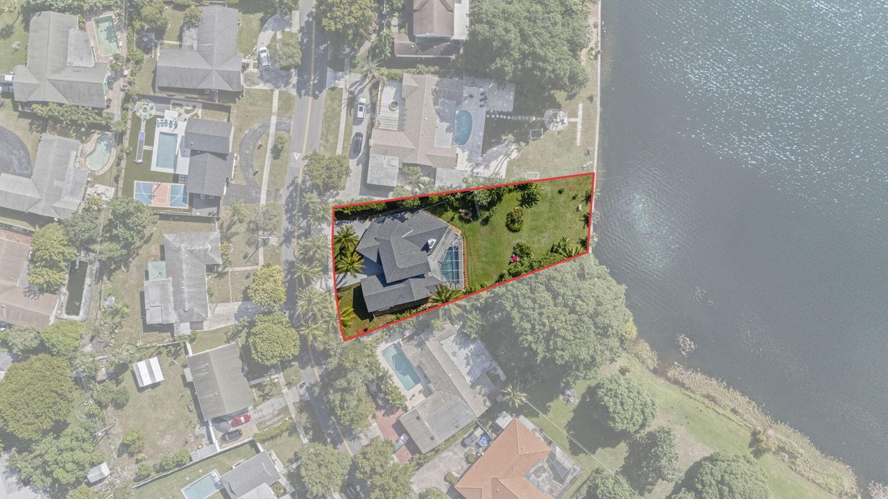 На продажу: $1,750,000 (6 спален, 4 ванн, 3611 Квадратных фут)