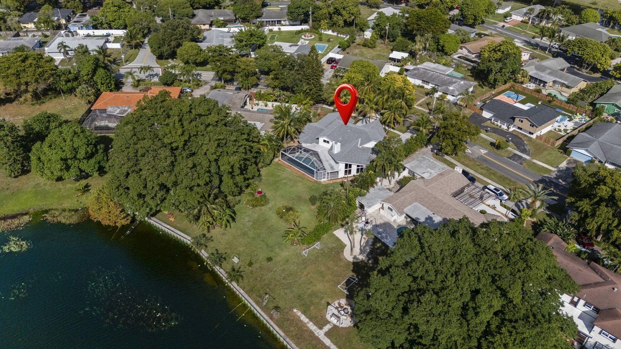 На продажу: $1,750,000 (6 спален, 4 ванн, 3611 Квадратных фут)