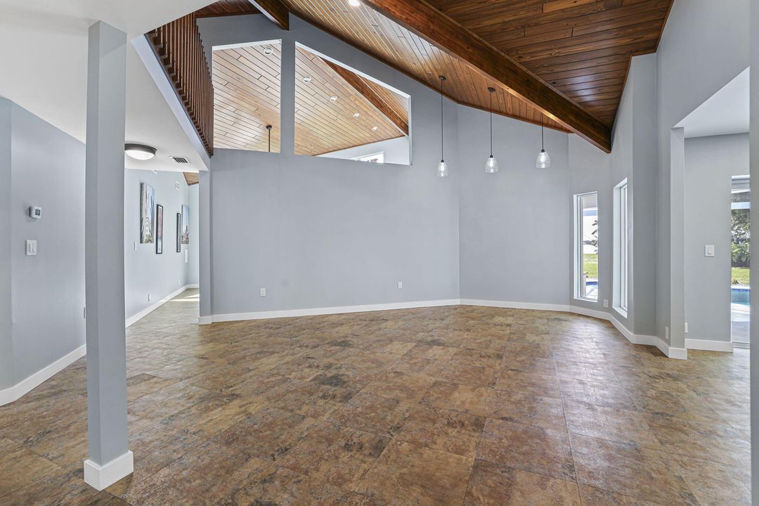 На продажу: $1,750,000 (6 спален, 4 ванн, 3611 Квадратных фут)