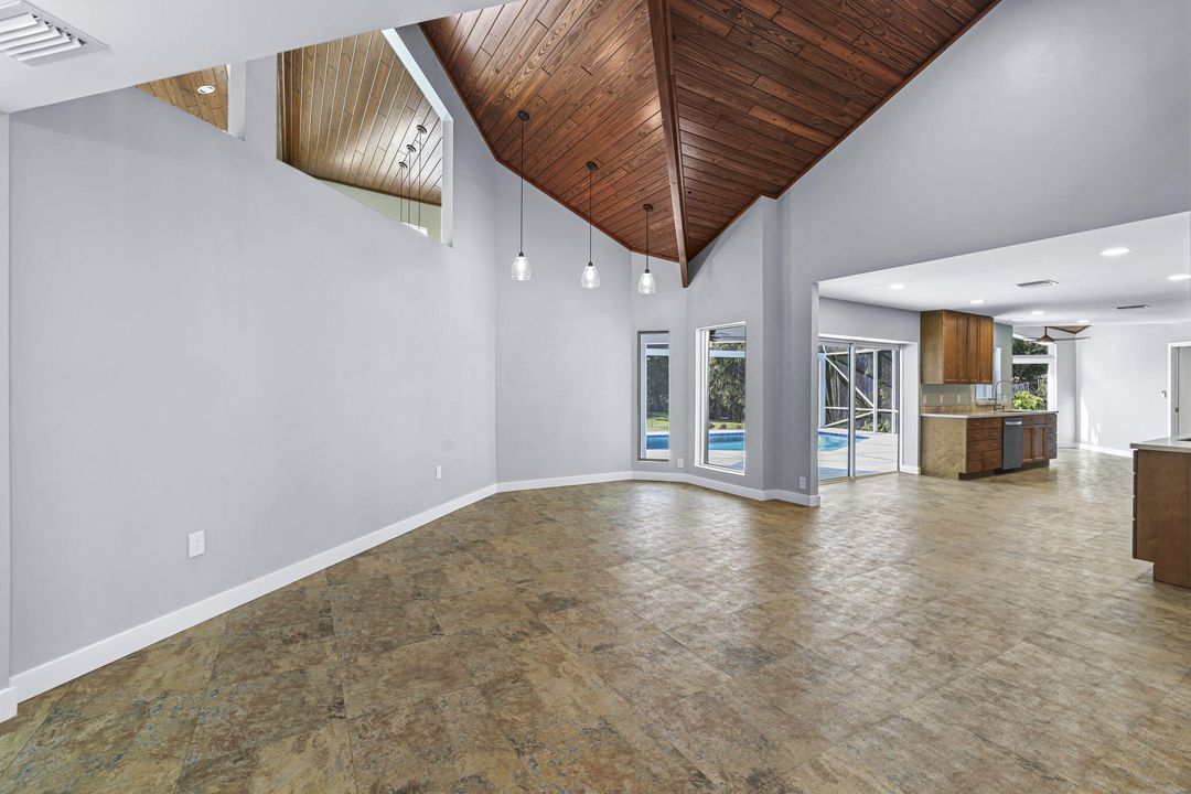 На продажу: $1,750,000 (6 спален, 4 ванн, 3611 Квадратных фут)