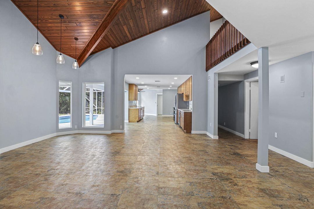 На продажу: $1,750,000 (6 спален, 4 ванн, 3611 Квадратных фут)