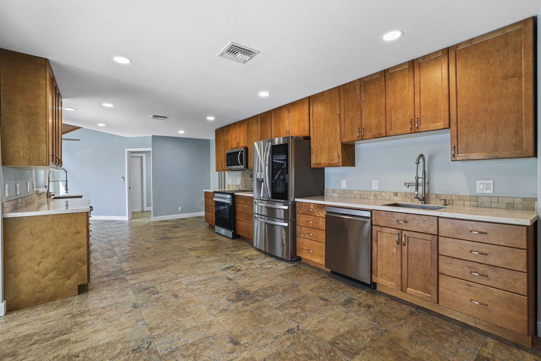 На продажу: $1,750,000 (6 спален, 4 ванн, 3611 Квадратных фут)