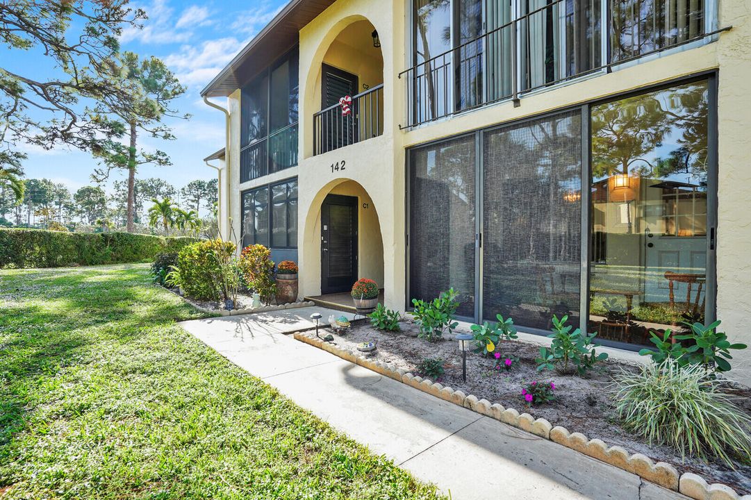 На продажу: $147,900 (2 спален, 2 ванн, 937 Квадратных фут)