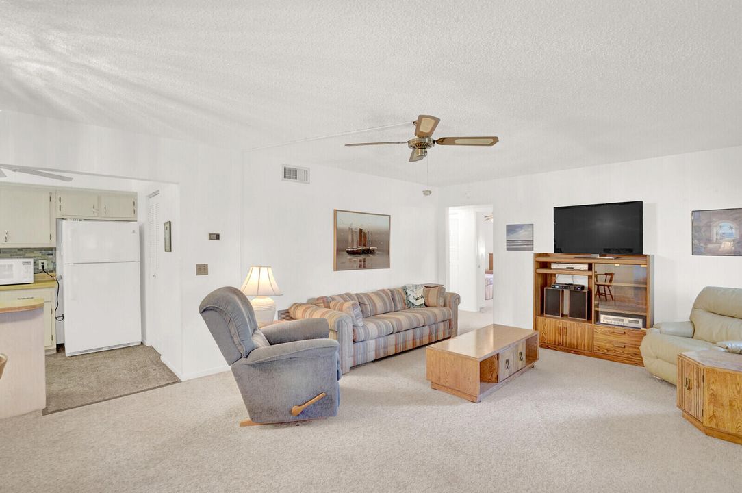 На продажу: $147,900 (2 спален, 2 ванн, 937 Квадратных фут)