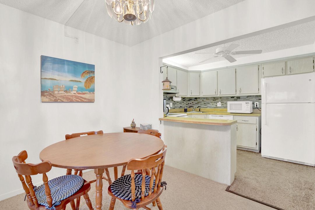 На продажу: $147,900 (2 спален, 2 ванн, 937 Квадратных фут)