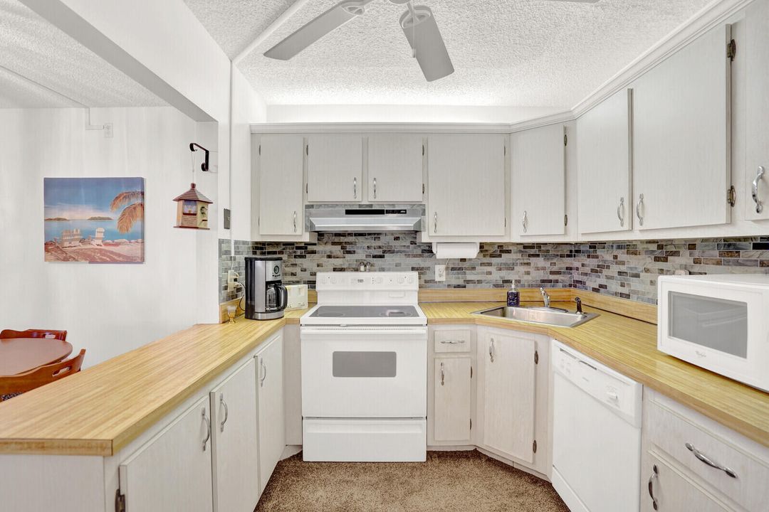 На продажу: $147,900 (2 спален, 2 ванн, 937 Квадратных фут)