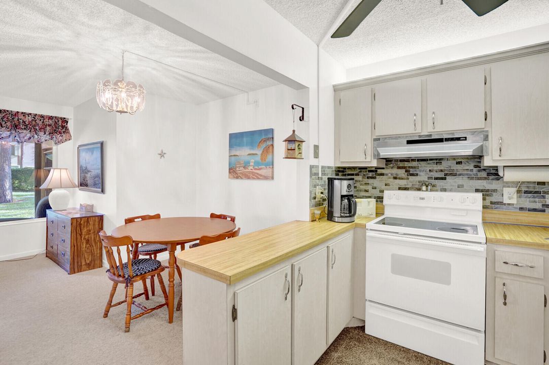 На продажу: $147,900 (2 спален, 2 ванн, 937 Квадратных фут)