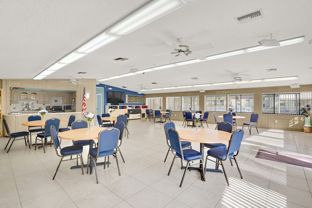 На продажу: $147,900 (2 спален, 2 ванн, 937 Квадратных фут)