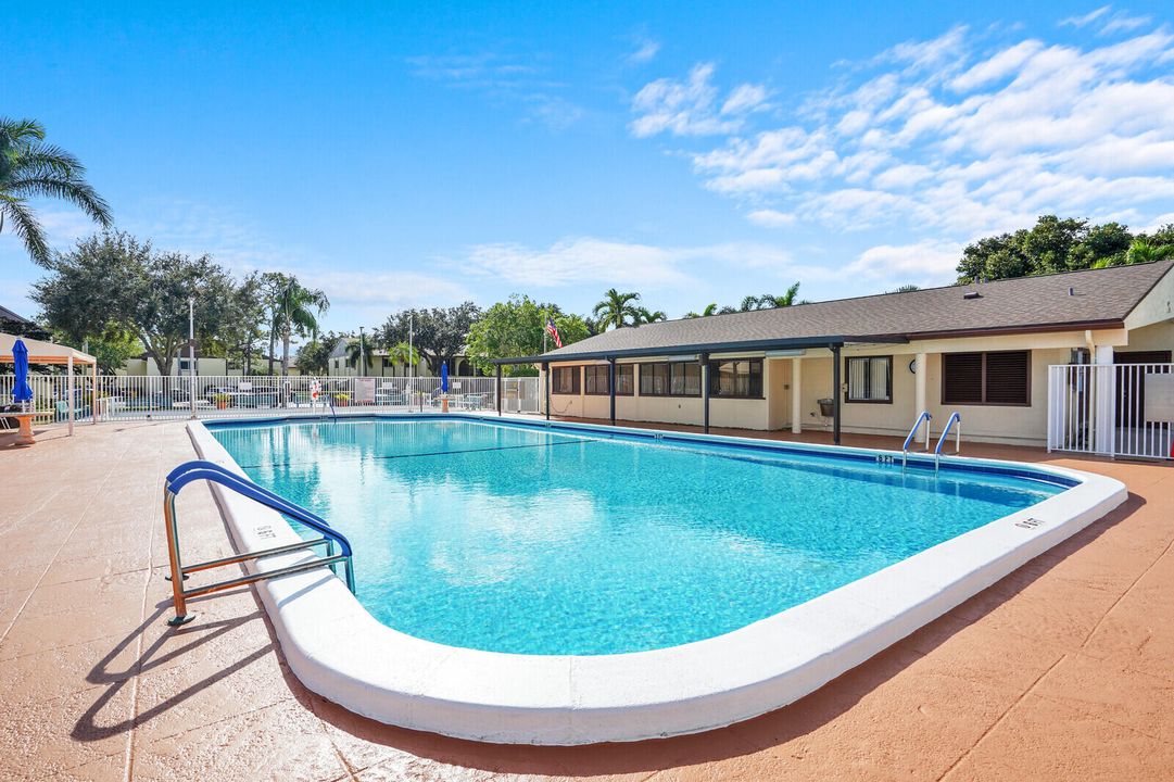 На продажу: $147,900 (2 спален, 2 ванн, 937 Квадратных фут)