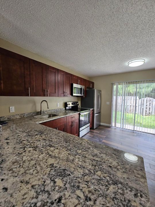 For Rent: $2,300 (3 beds, 1 baths, 1312 Square Feet)