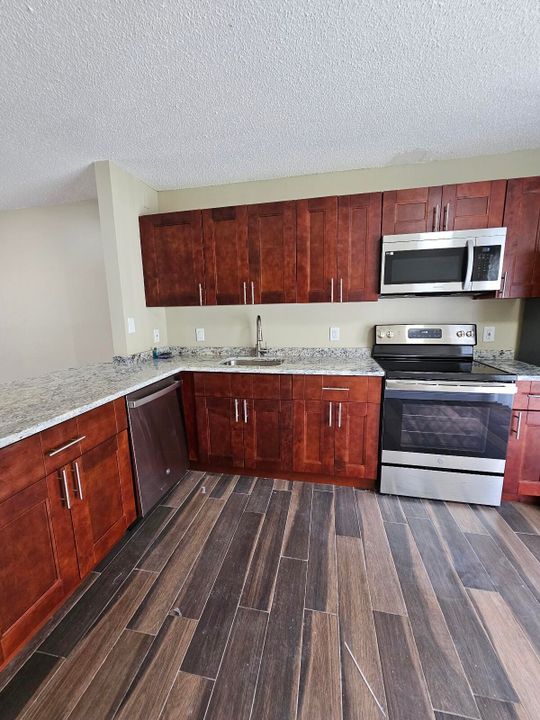 For Rent: $2,300 (3 beds, 1 baths, 1312 Square Feet)