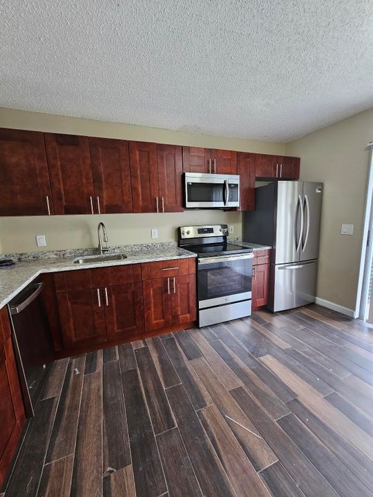 For Rent: $2,300 (3 beds, 1 baths, 1312 Square Feet)