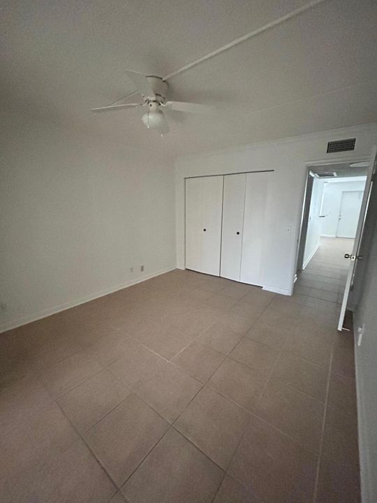 Activo con contrato: $1,550 (2 camas, 1 baños, 900 Pies cuadrados)