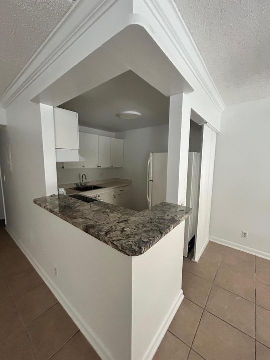 Activo con contrato: $1,550 (2 camas, 1 baños, 900 Pies cuadrados)