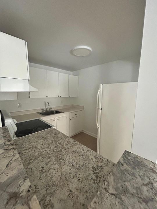 Activo con contrato: $1,550 (2 camas, 1 baños, 900 Pies cuadrados)