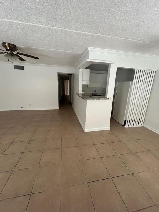 Activo con contrato: $1,550 (2 camas, 1 baños, 900 Pies cuadrados)