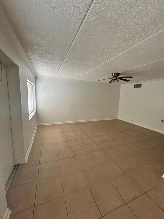 Activo con contrato: $1,550 (2 camas, 1 baños, 900 Pies cuadrados)