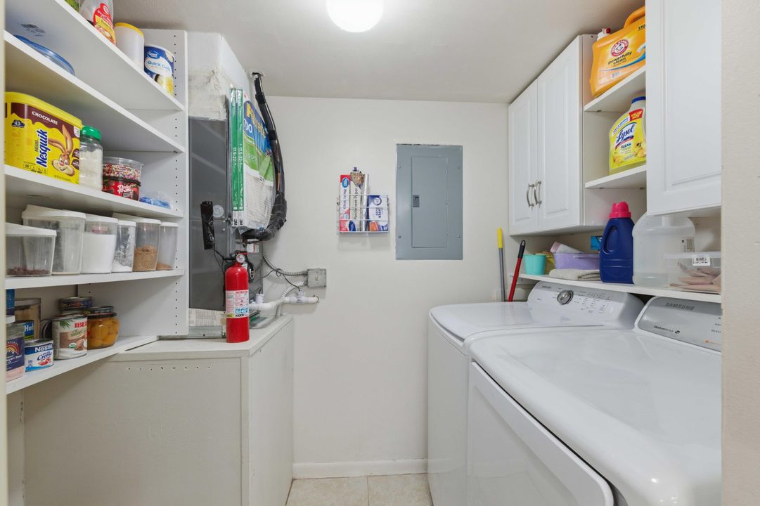 For Sale: $167,000 (2 beds, 1 baths, 935 Square Feet)