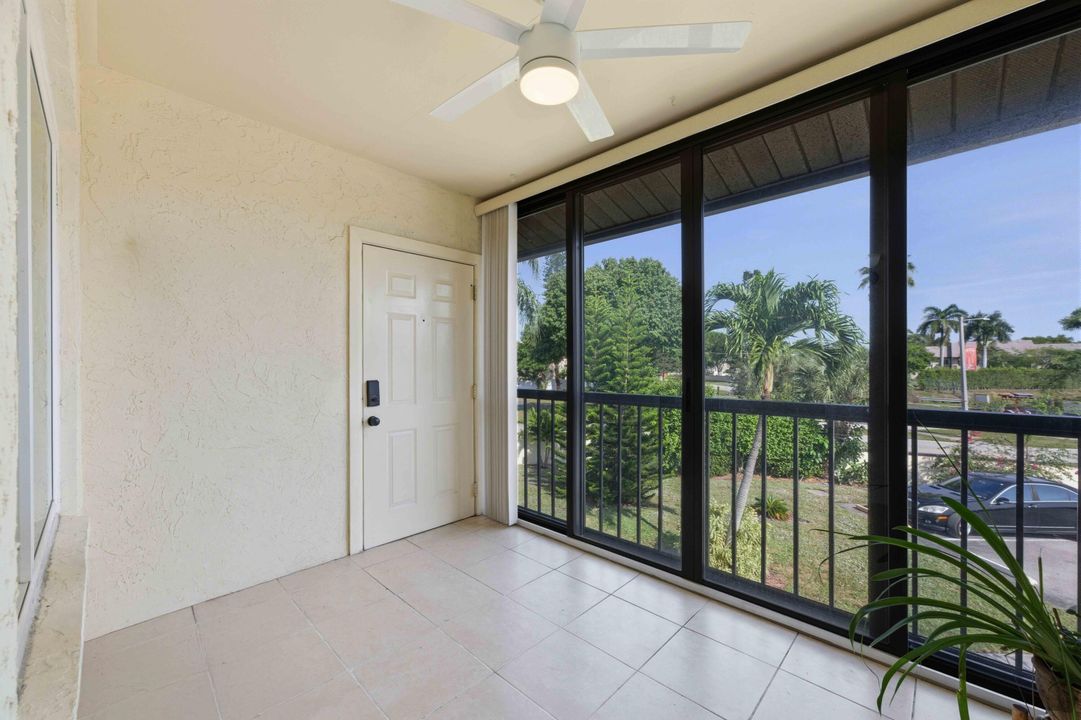 For Sale: $167,000 (2 beds, 1 baths, 935 Square Feet)