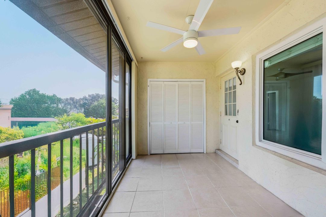 For Sale: $167,000 (2 beds, 1 baths, 935 Square Feet)