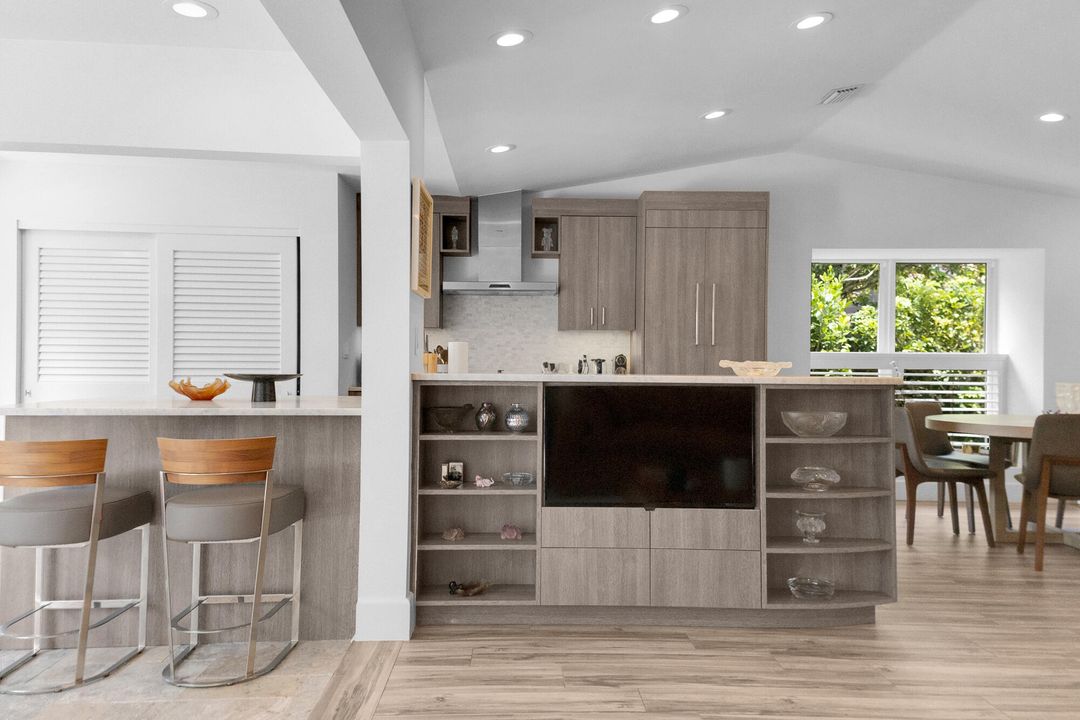 待售: $1,250,000 (2 贝兹, 2 浴室, 1347 平方英尺)