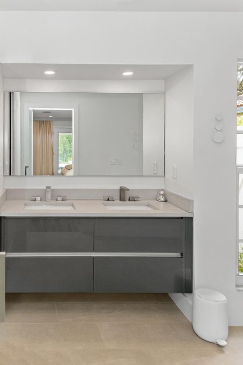 待售: $1,250,000 (2 贝兹, 2 浴室, 1347 平方英尺)