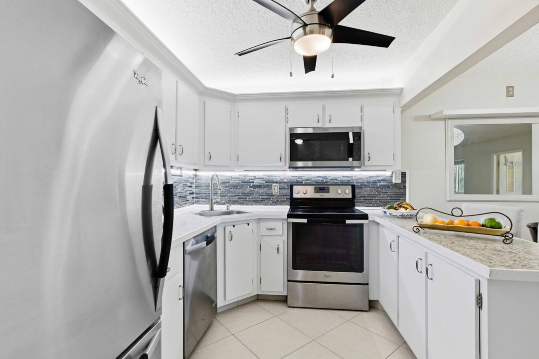 For Sale: $167,000 (2 beds, 1 baths, 935 Square Feet)