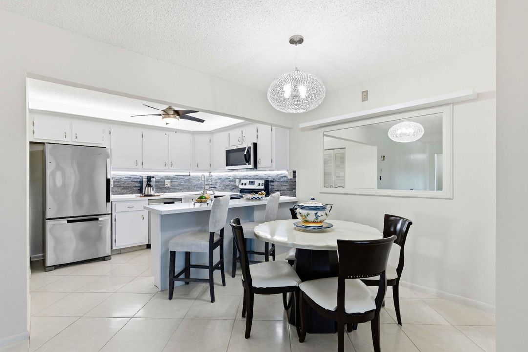 For Sale: $167,000 (2 beds, 1 baths, 935 Square Feet)