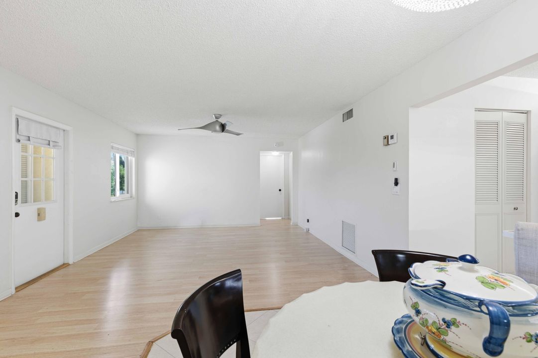 For Sale: $167,000 (2 beds, 1 baths, 935 Square Feet)