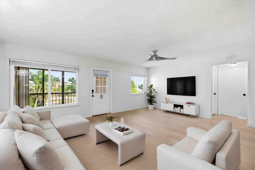 For Sale: $167,000 (2 beds, 1 baths, 935 Square Feet)