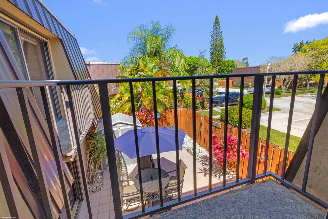 For Sale: $279,900 (2 beds, 2 baths, 1288 Square Feet)
