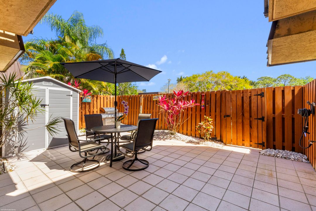 For Sale: $279,900 (2 beds, 2 baths, 1288 Square Feet)