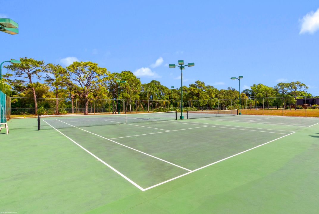 For Sale: $279,900 (2 beds, 2 baths, 1288 Square Feet)