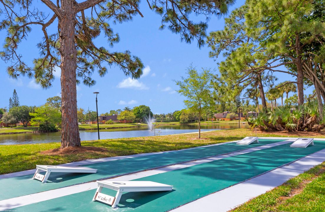 For Sale: $279,900 (2 beds, 2 baths, 1288 Square Feet)