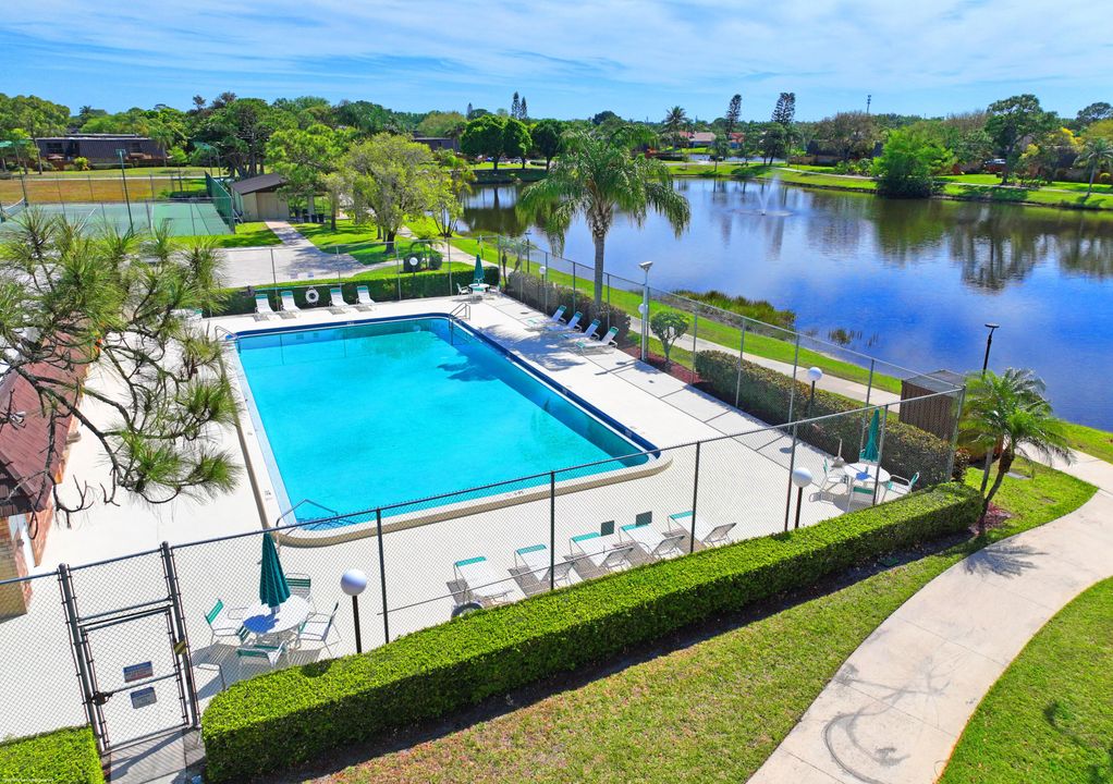 For Sale: $279,900 (2 beds, 2 baths, 1288 Square Feet)