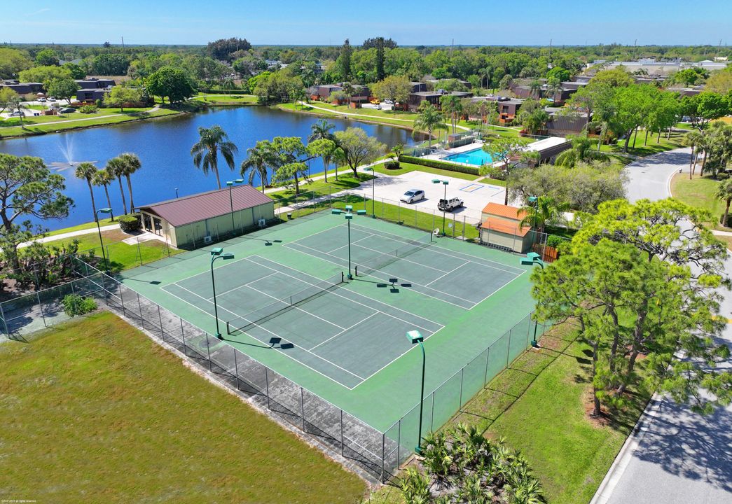 For Sale: $279,900 (2 beds, 2 baths, 1288 Square Feet)