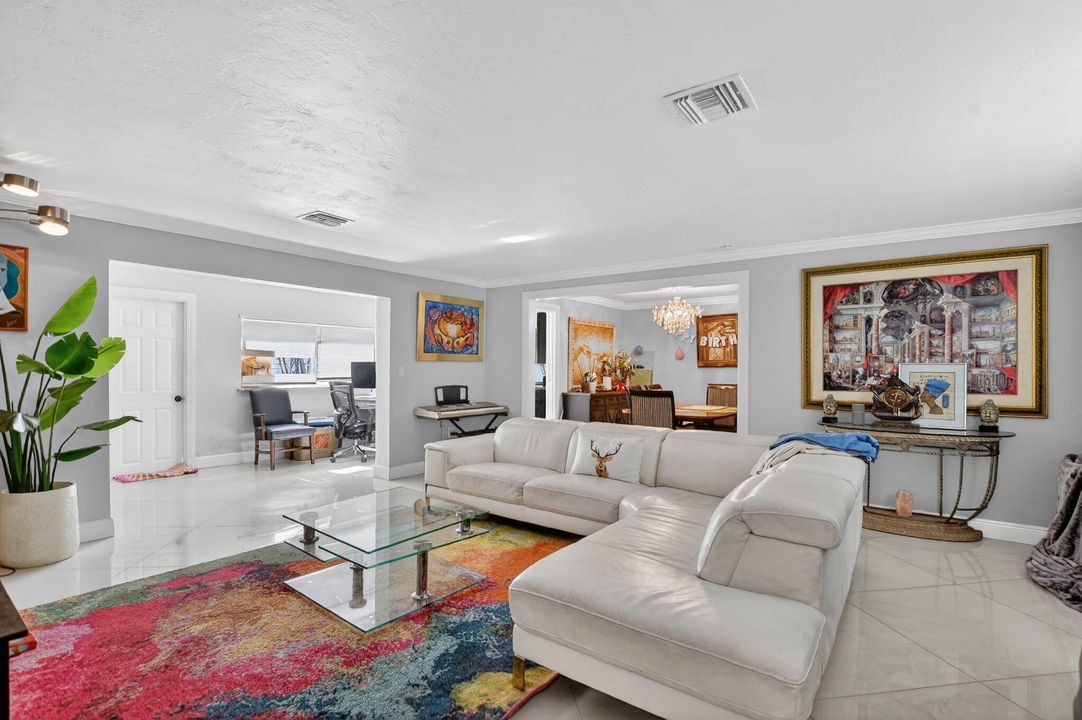 En Venta: $999,900 (5 camas, 3 baños, 2196 Pies cuadrados)