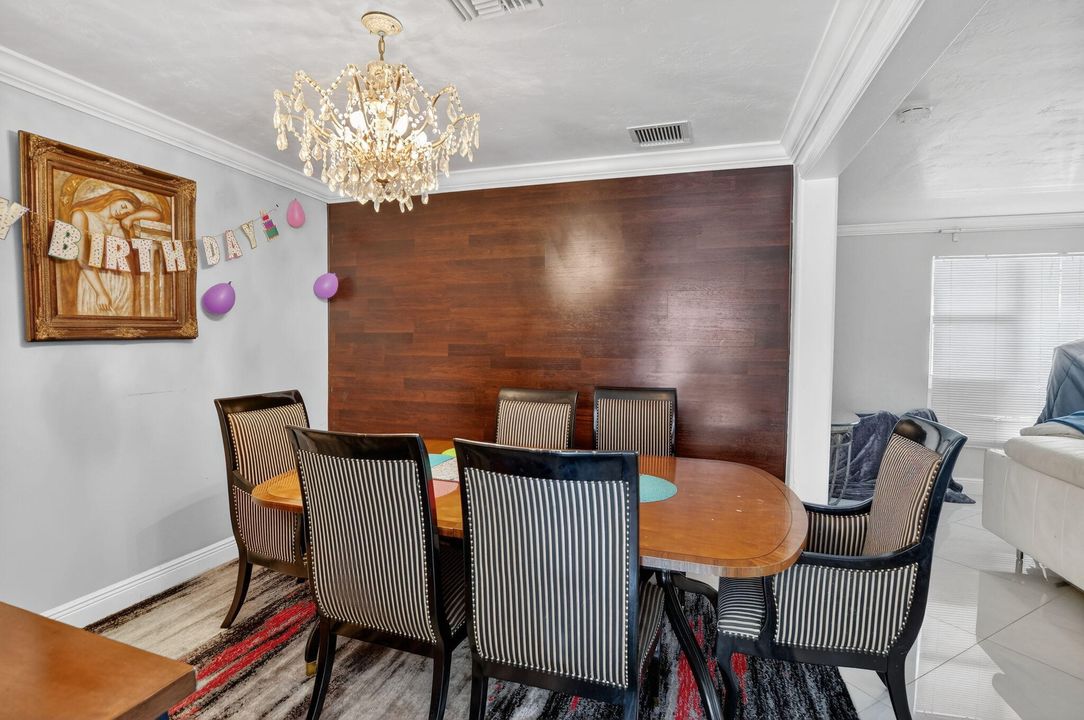 En Venta: $999,900 (5 camas, 3 baños, 2196 Pies cuadrados)