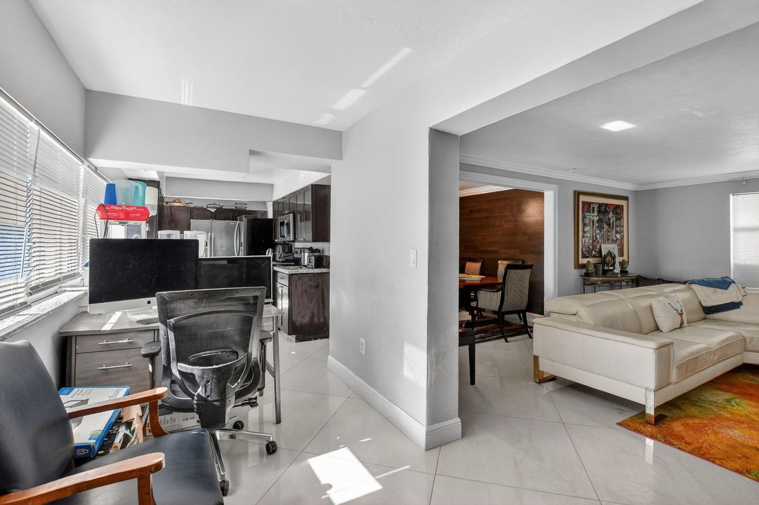 En Venta: $999,900 (5 camas, 3 baños, 2196 Pies cuadrados)