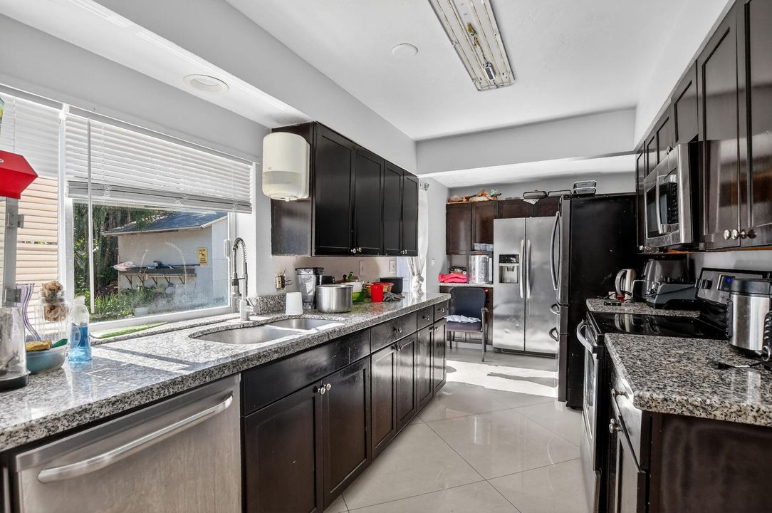 En Venta: $999,900 (5 camas, 3 baños, 2196 Pies cuadrados)