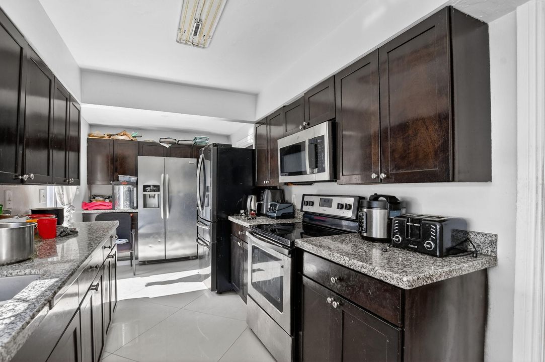 En Venta: $999,900 (5 camas, 3 baños, 2196 Pies cuadrados)