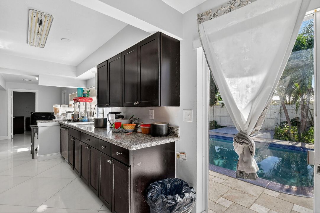 En Venta: $999,900 (5 camas, 3 baños, 2196 Pies cuadrados)